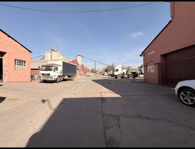 15,011M² BUILDING FOR SALE IN RIVERSIDE
